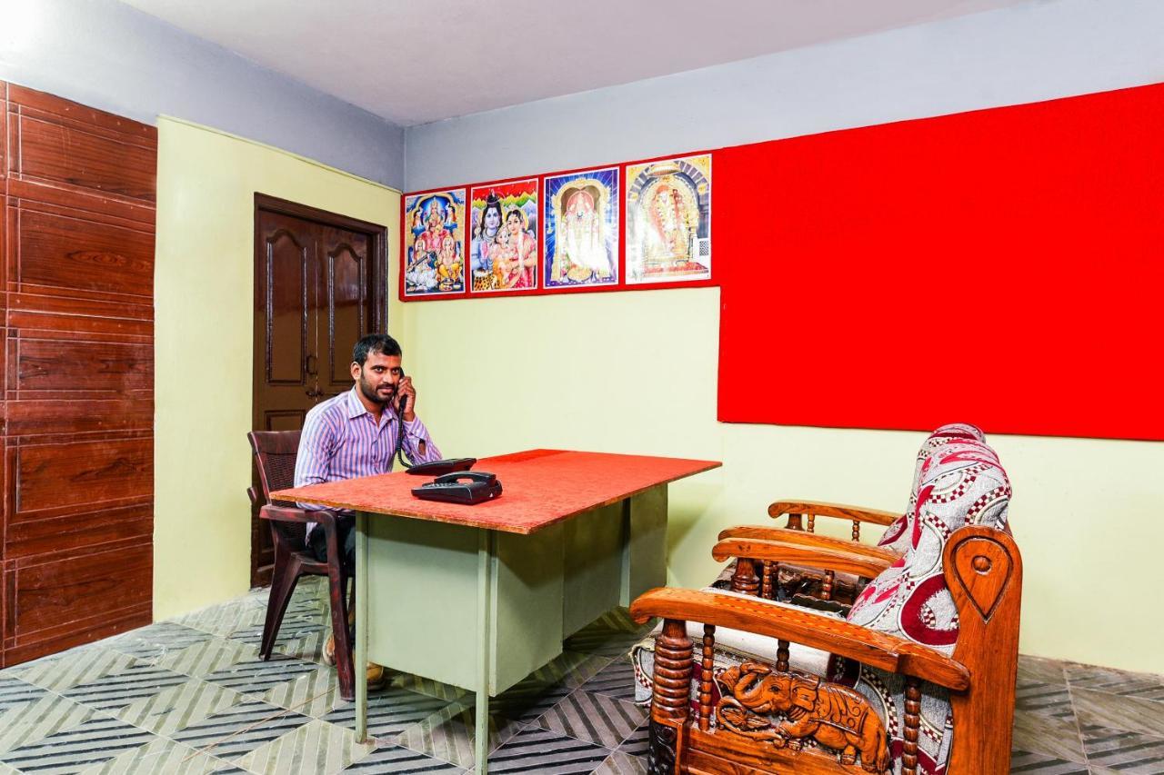 Oyo 26234 Annapurna Nilayam Hotel Vijayawāda Esterno foto