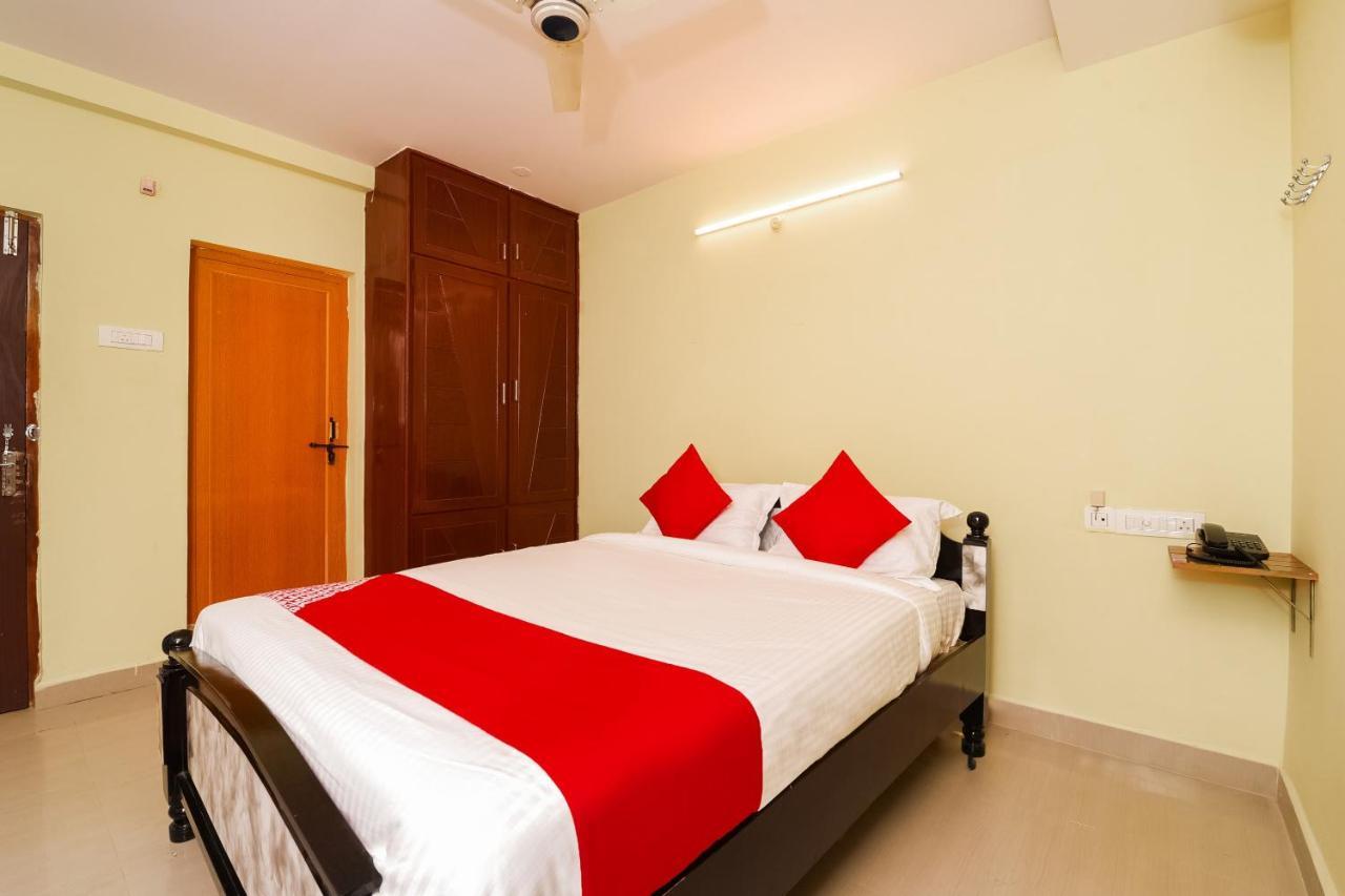 Oyo 26234 Annapurna Nilayam Hotel Vijayawāda Esterno foto