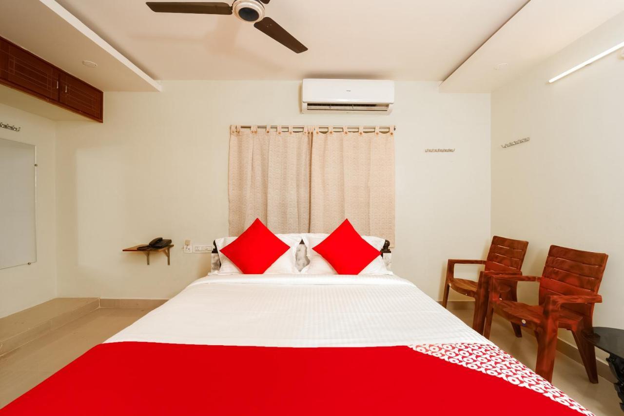 Oyo 26234 Annapurna Nilayam Hotel Vijayawāda Esterno foto