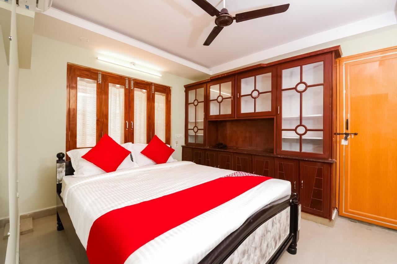 Oyo 26234 Annapurna Nilayam Hotel Vijayawāda Esterno foto