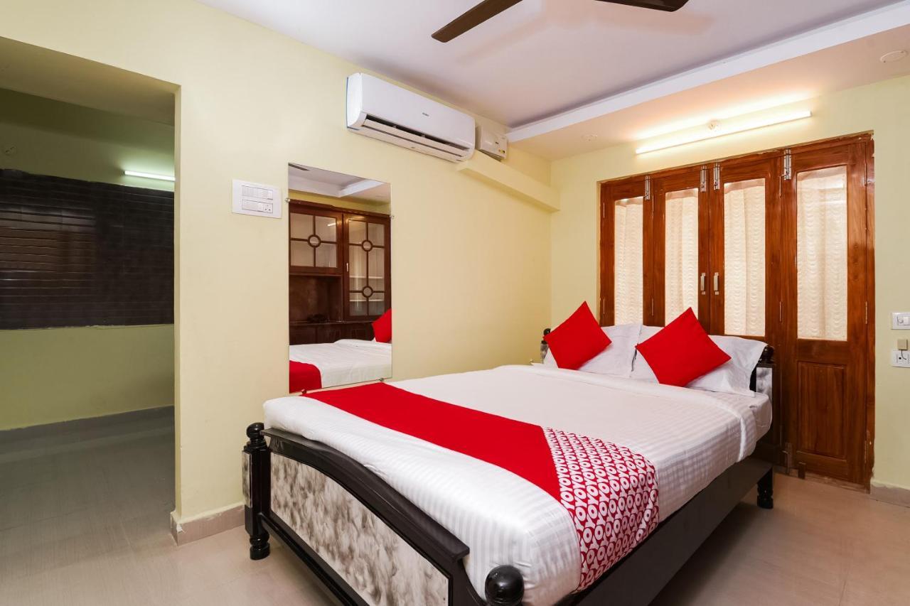 Oyo 26234 Annapurna Nilayam Hotel Vijayawāda Esterno foto