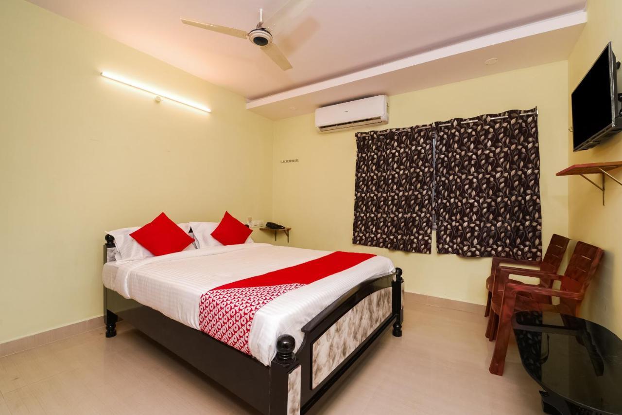 Oyo 26234 Annapurna Nilayam Hotel Vijayawāda Esterno foto